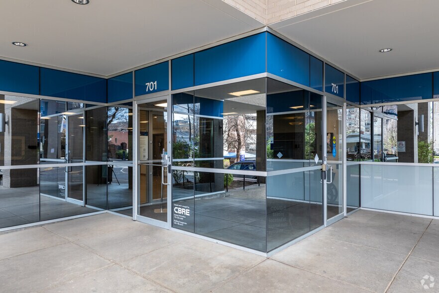 701 E Hampden Ave, Englewood, CO à louer - Photo du bâtiment - Image 3 de 9