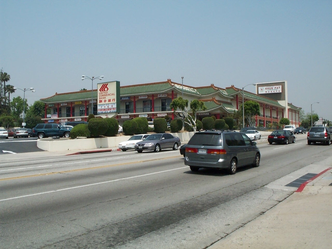 419-423 N Atlantic Blvd, Monterey Park, CA à louer Photo du bâtiment- Image 1 de 2