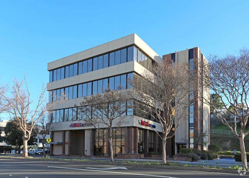 800 S Broadway, Walnut Creek, CA à louer - Photo du bâtiment - Image 1 de 6