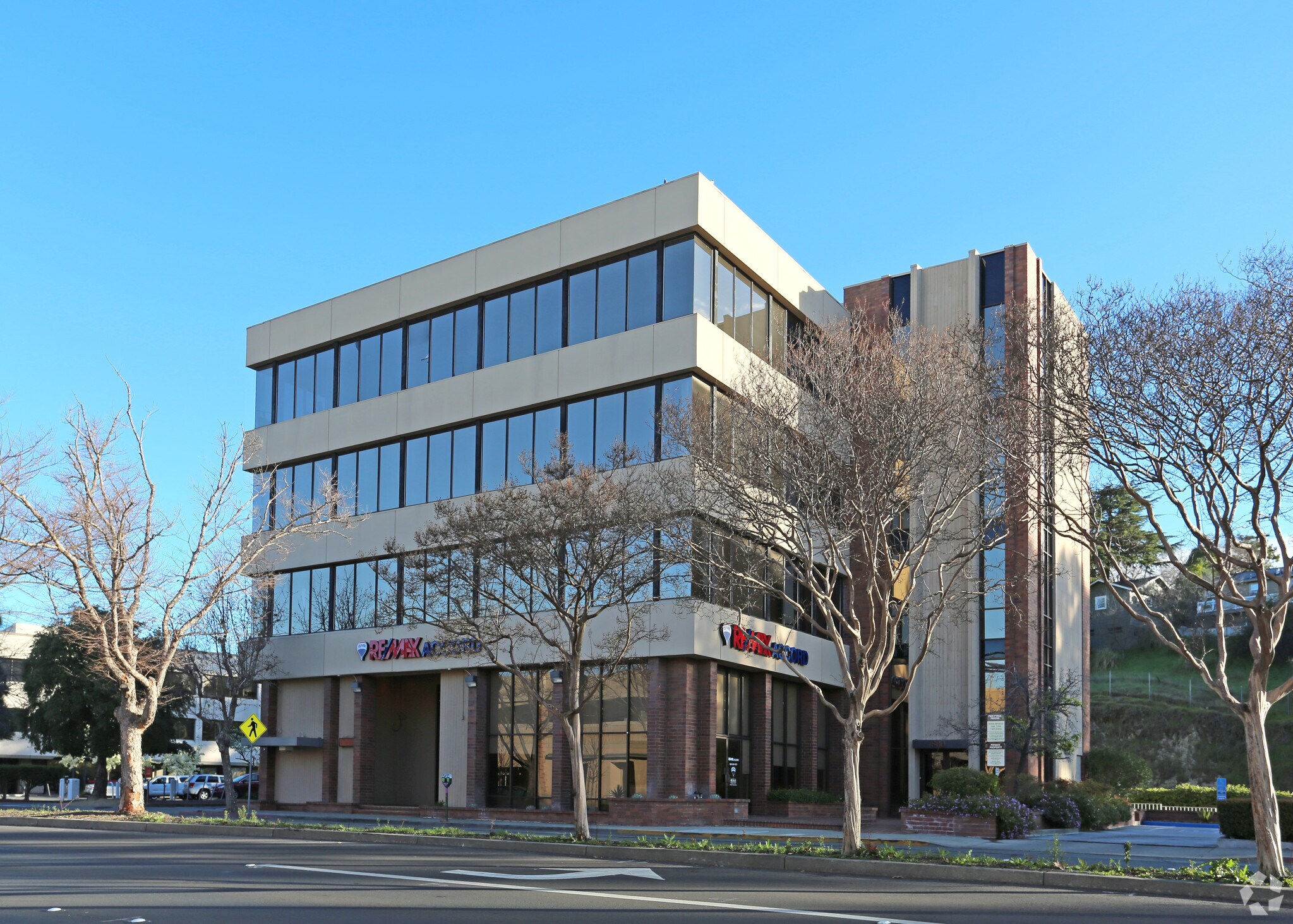 800 S Broadway, Walnut Creek, CA à louer Photo du bâtiment- Image 1 de 7