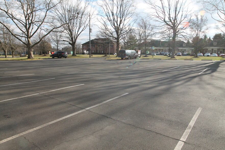 36 Richboro Rd, Newtown, PA à louer - Photo du bâtiment - Image 3 de 3