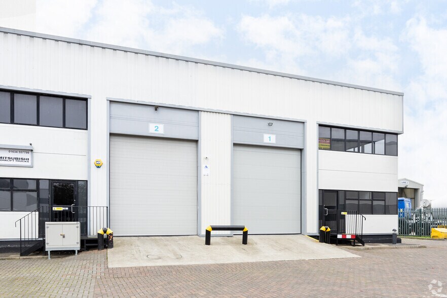 Neptune Clos, Rochester à louer - Photo du bâtiment - Image 2 de 4