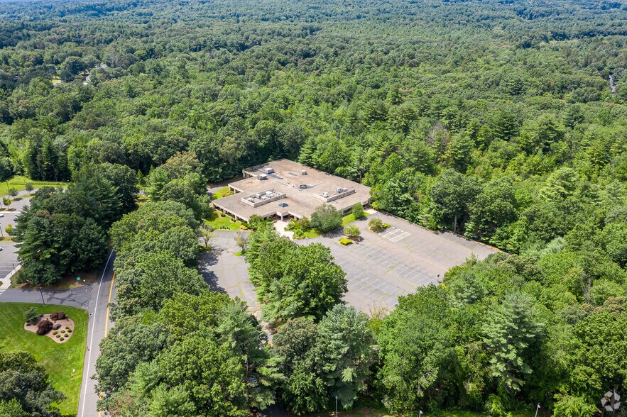 135 Darling Dr, Avon, CT à vendre - Aérien - Image 3 de 6