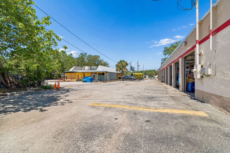 1209 W BRANDON portefeuille de 2 propriétés à vendre sur LoopNet.ca - Photo du bâtiment - Image 2 de 8
