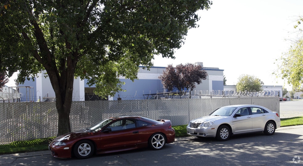 1230 Harter Ave, Woodland, CA for lease - Building Photo - Image 3 of 9