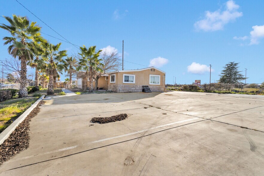 16088 Outer Bear Valley Rd, Victorville, CA à vendre - Photo du bâtiment - Image 3 de 31