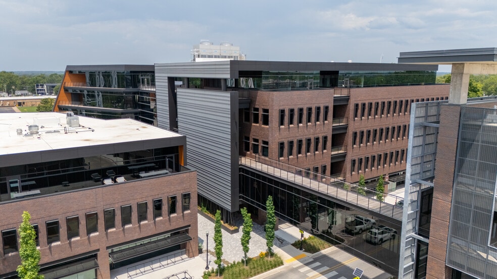 215 NW A St, Bentonville, AR for lease - Building Photo - Image 2 of 6