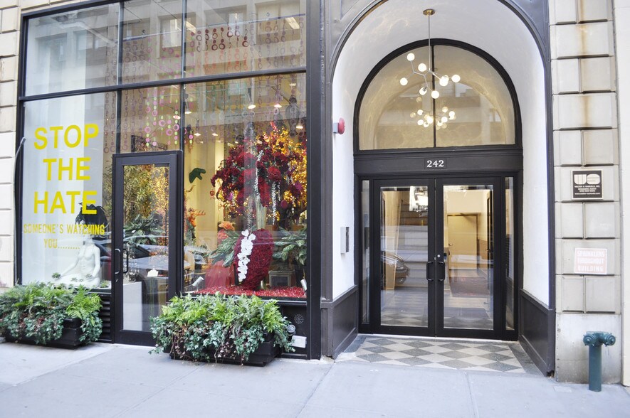 242 W 27th St, New York, NY à vendre - Photo du bâtiment - Image 3 de 6