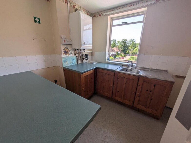 113-121 Goldsworth Rd, Woking à louer - Photo du bâtiment - Image 3 de 8