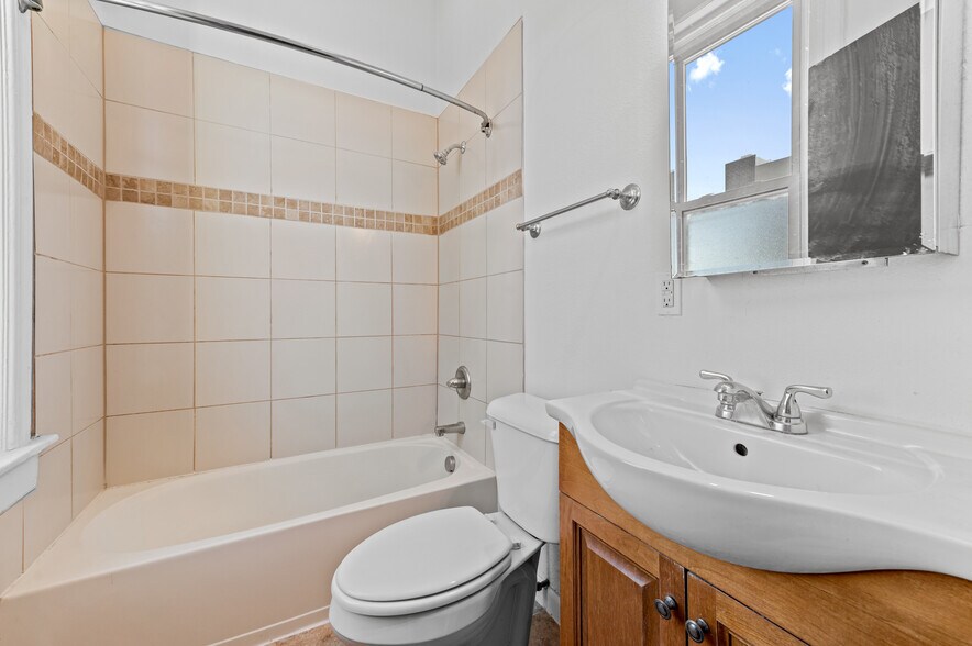 2031-2033 Curtis St, Denver, CO à louer - Photo du bâtiment - Image 2 de 70