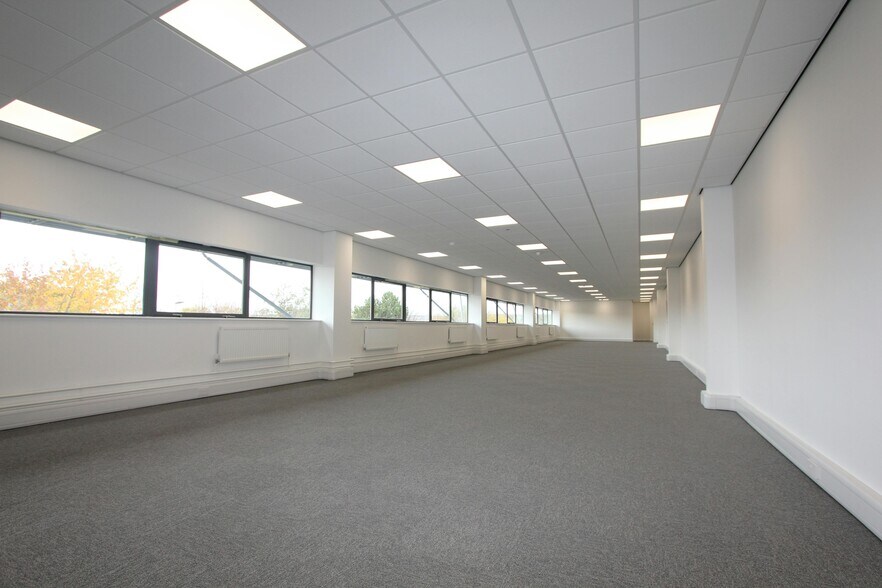 Portfield Rd, Portsmouth à louer - Photo du bâtiment - Image 2 de 3