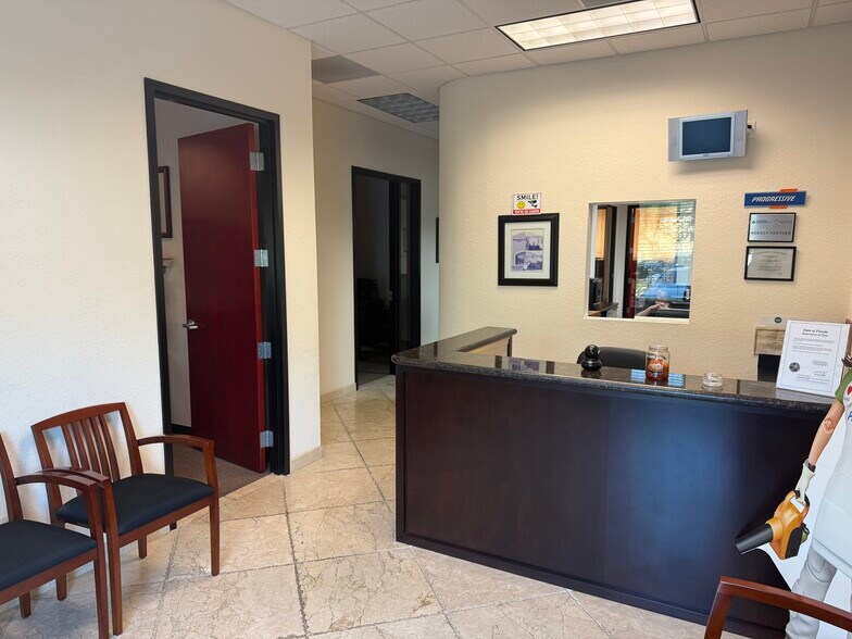 1701-1745 Banks Rd, Margate, FL à louer - Photo du bâtiment - Image 2 de 9