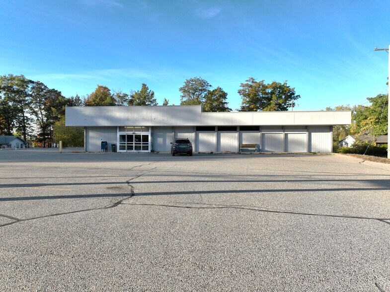 4562 W Houghton Lake Dr, Houghton Lake, MI à vendre - Photo du bâtiment - Image 3 de 8