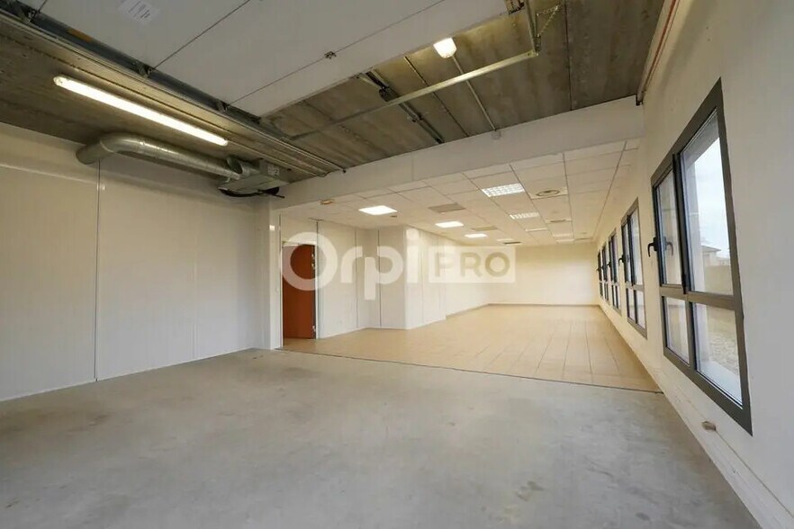 Office in Saint-Priest for lease - Interior Photo - Image 1 of 111