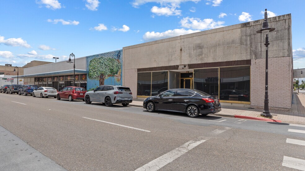 E Elizabeth St, Brownsville, TX for lease - Building Photo - Image 2 of 8