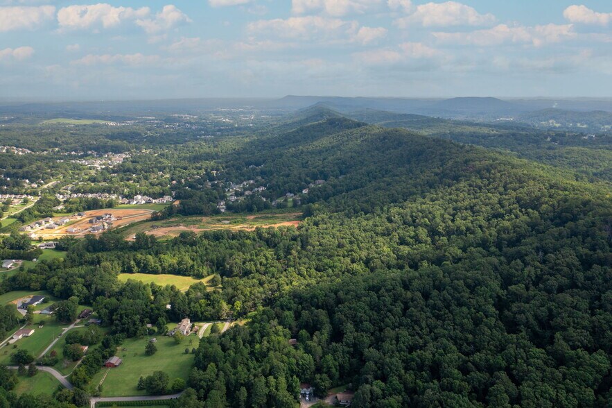 9426 Houston Ln, Ooltewah, TN for sale - Aerial - Image 1 of 38