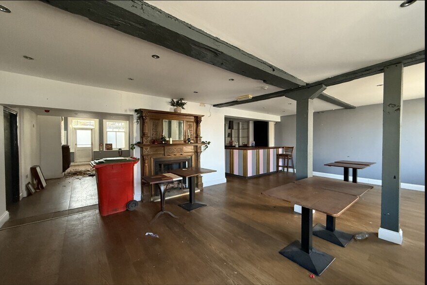 2 The Square, Storrington for sale - Interior Photo - Image 3 of 9