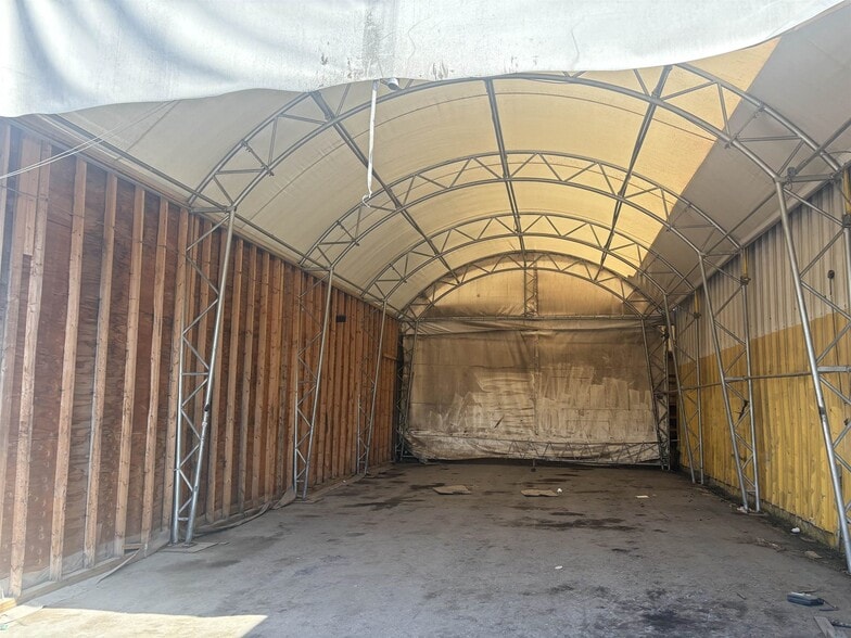 10870 Scott Rd, Surrey, BC à vendre - Photo du bâtiment - Image 2 de 12