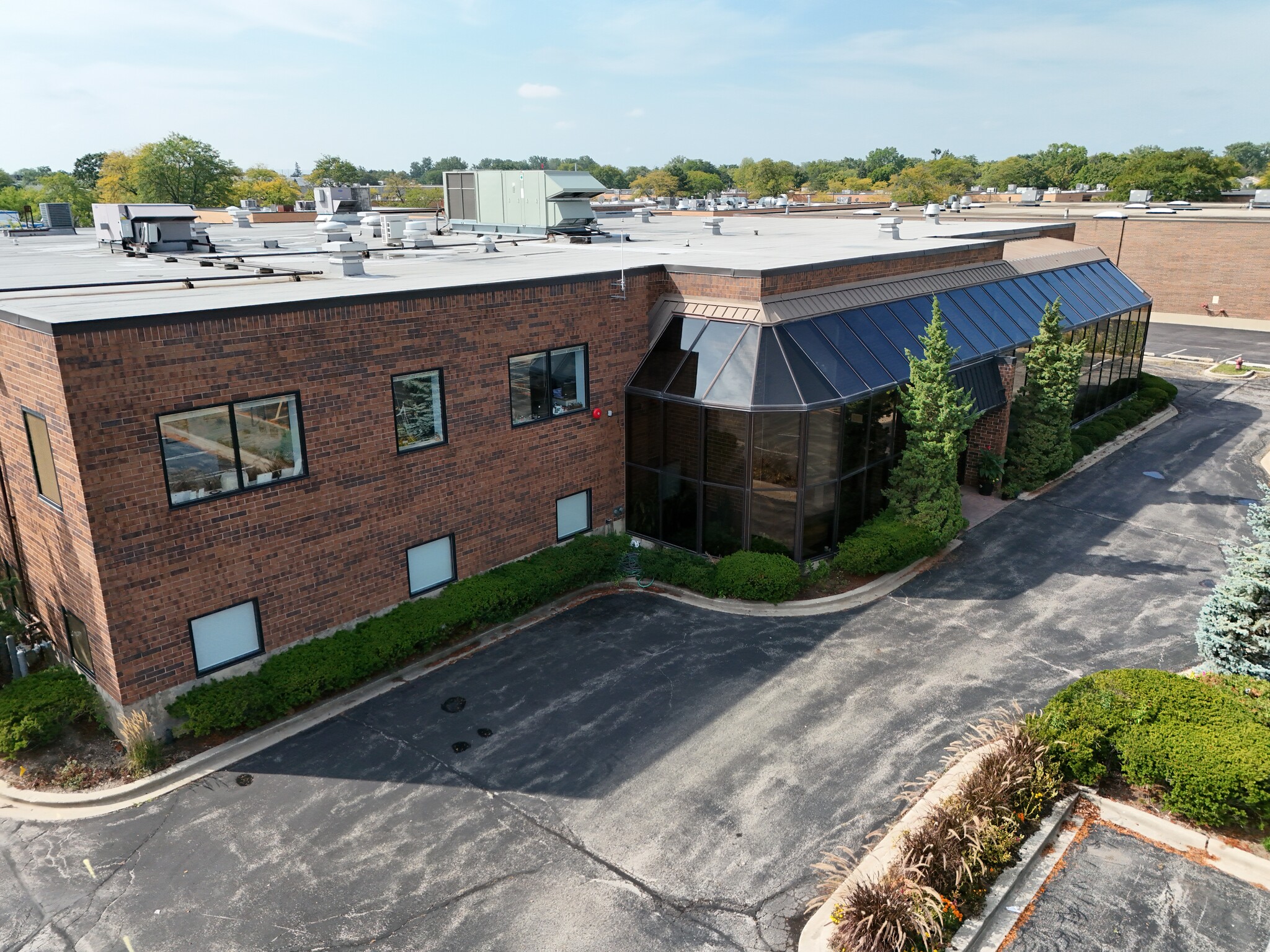 3175 Commercial Ave, Northbrook, IL for lease Primary Photo- Image 1 of 12