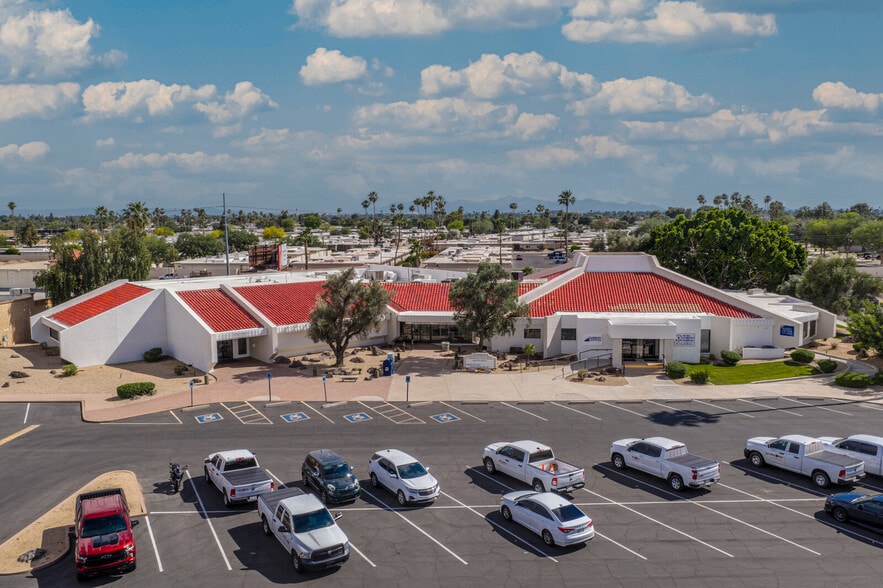 10240 W Bell Rd, Sun City, AZ à vendre - Photo du bâtiment - Image 2 de 5