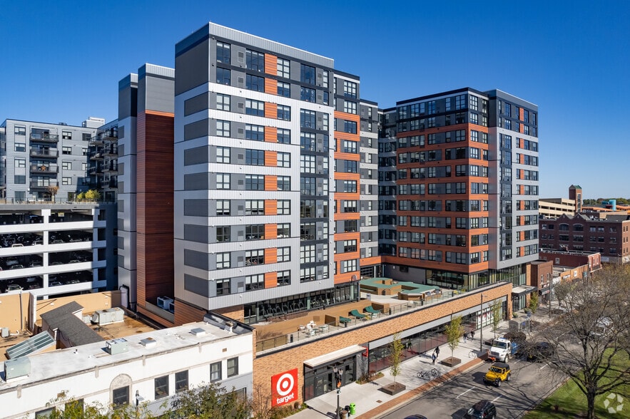 205 E Grand River Ave, East Lansing, MI for lease - Building Photo - Image 1 of 10