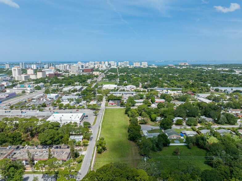 414 N Lime Ave, Sarasota, FL à vendre - Photo du bâtiment - Image 2 de 11