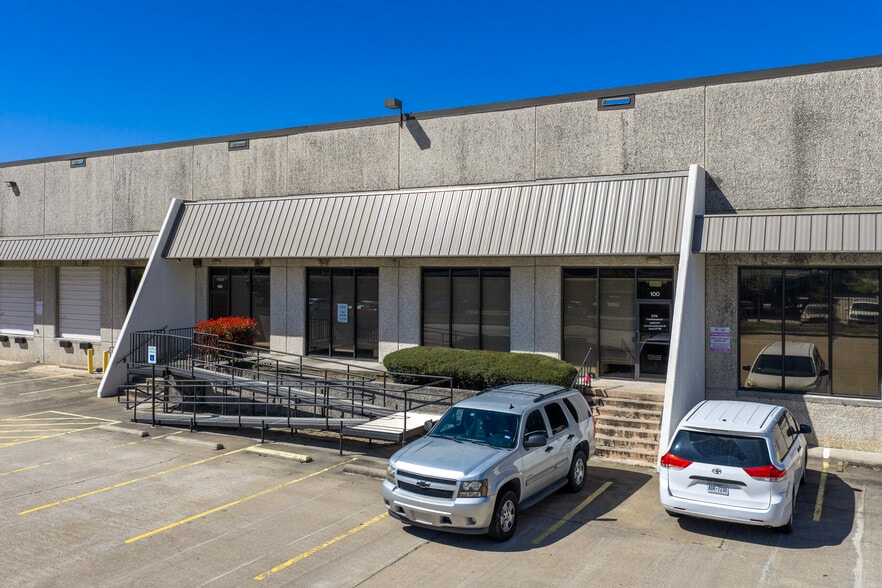 1325 S Creek Dr, Houston, TX for lease - Building Photo - Image 2 of 10