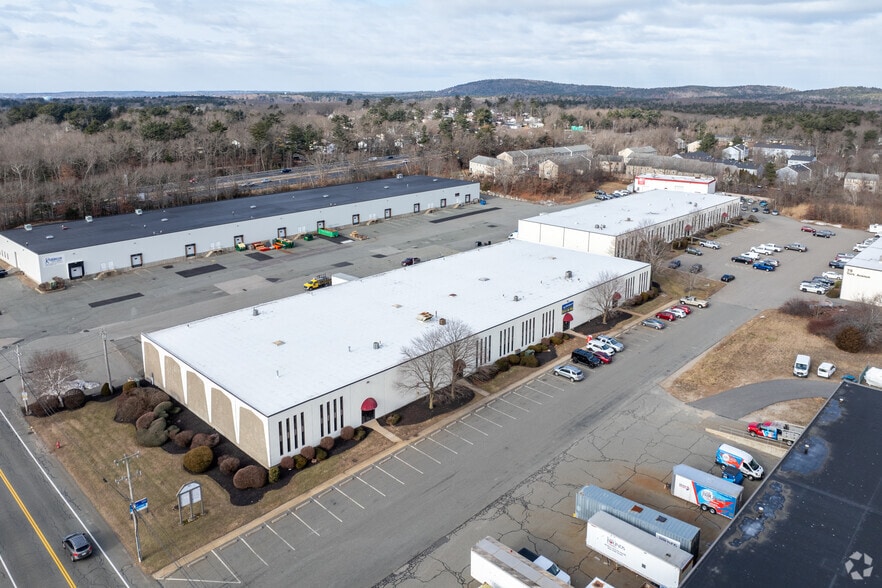 81-87 York Ave, Randolph, MA à louer - Aérien - Image 3 de 4