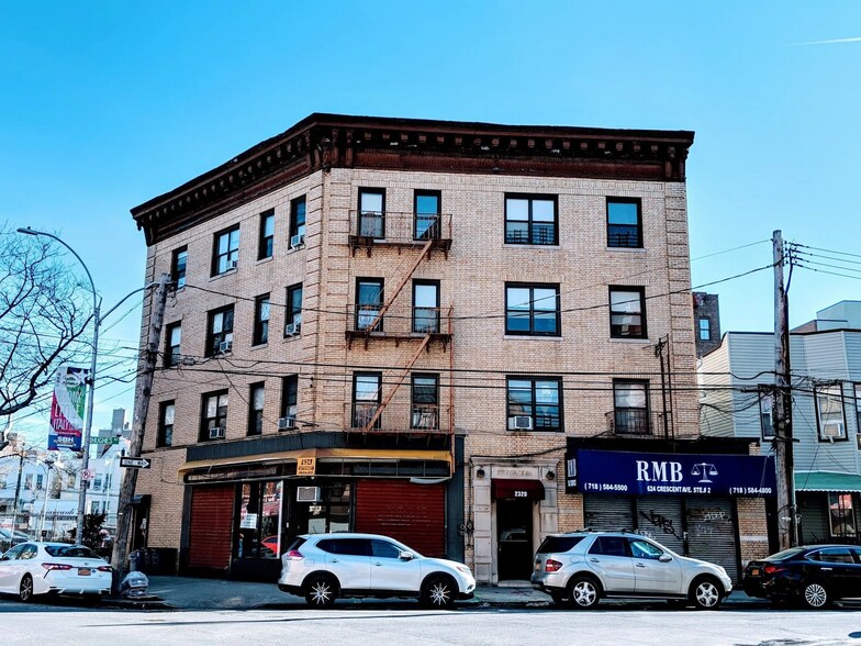 2320 Hughes Ave, Bronx, NY à vendre - Photo du bâtiment - Image 1 de 10