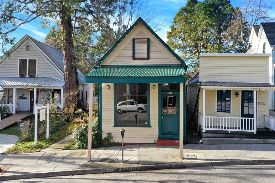 423 Broad St, Nevada City, CA à vendre - Photo principale - Image 1 de 1