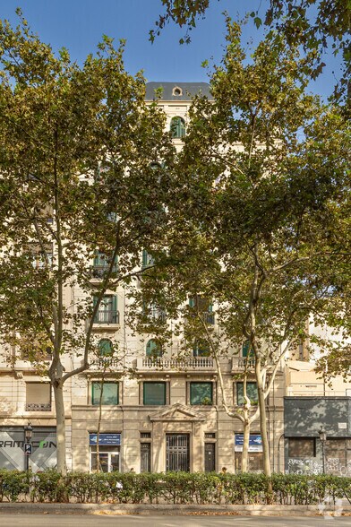 Commerce de détail dans Barcelone, Barcelona à louer - Photo du bâtiment - Image 2 de 2