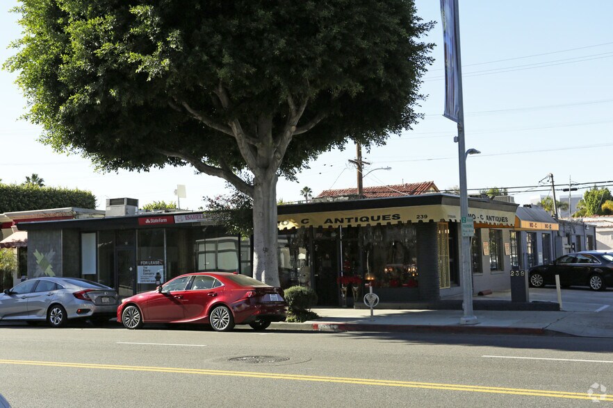 239 S Robertson Blvd, Beverly Hills, CA for lease - Building Photo - Image 2 of 12