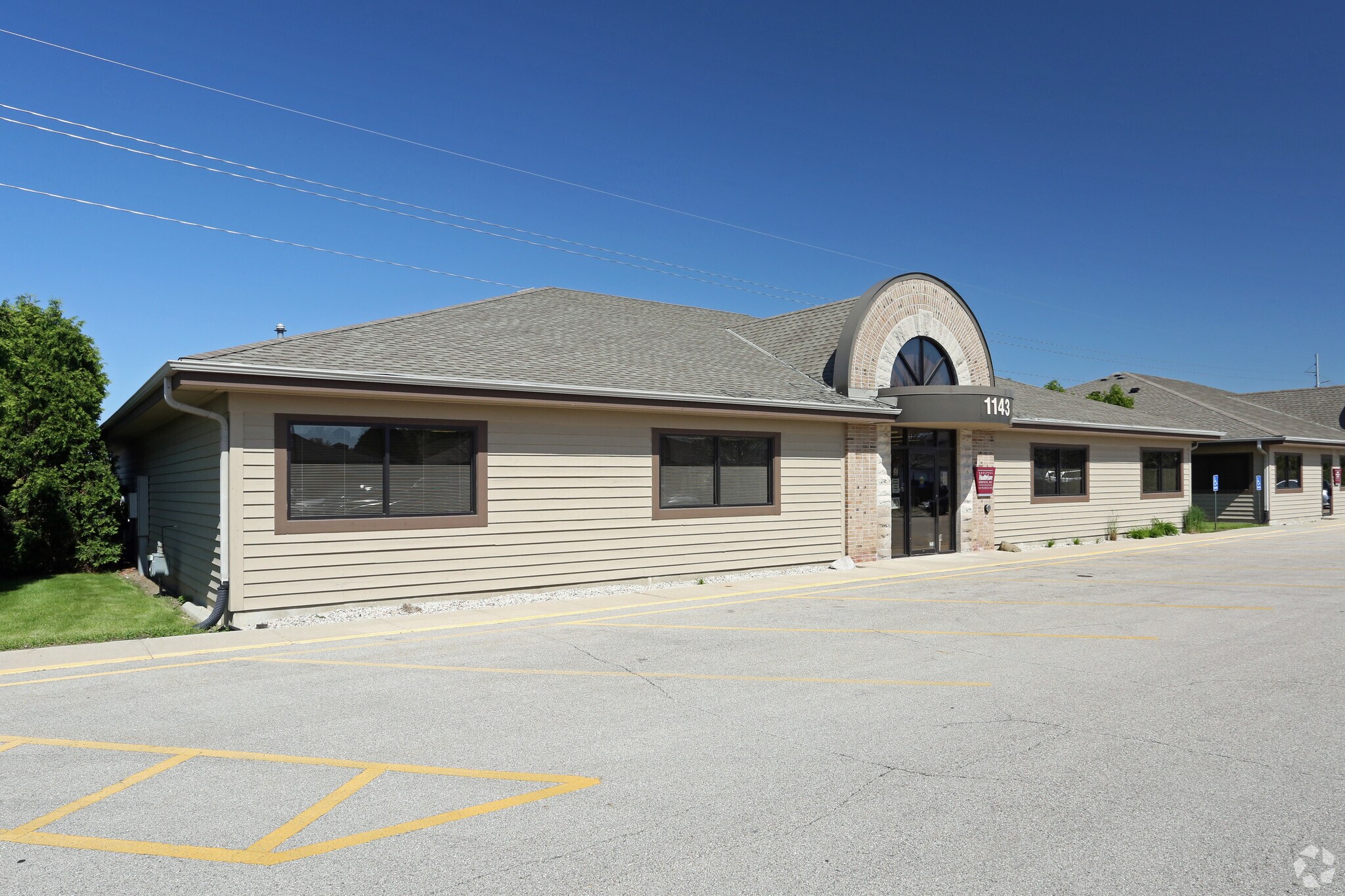 1143 Warwick Way, Racine, WI for lease Primary Photo- Image 1 of 6