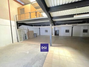 Flex in Nîmes for lease Interior Photo- Image 2 of 5