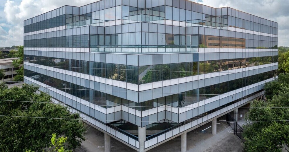 12707 North Fwy, Houston, TX à louer - Photo du bâtiment - Image 2 de 7