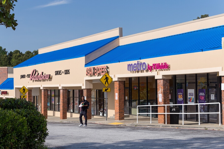 6116-6154 Covington Hwy, Lithonia, GA à louer - Photo du bâtiment - Image 3 de 10