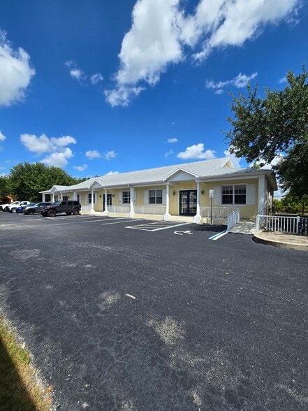 5475 Lee St, Lehigh Acres, FL for lease - Building Photo - Image 1 of 1