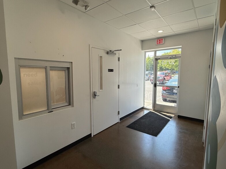 2705-2713 Lebanon Pike, Nashville, TN for lease - Building Photo - Image 2 of 8