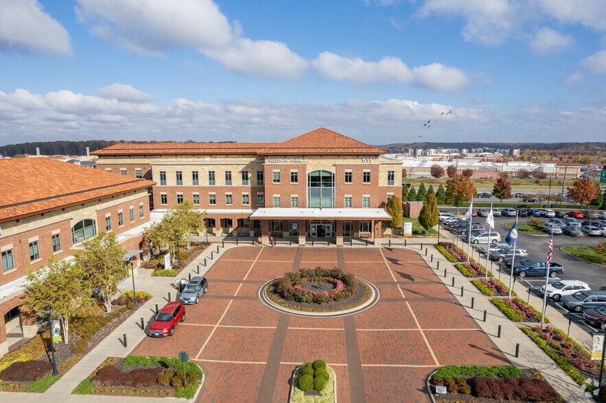 611 Watkins Centre Pky, Midlothian, VA for lease - Building Photo - Image 2 of 3
