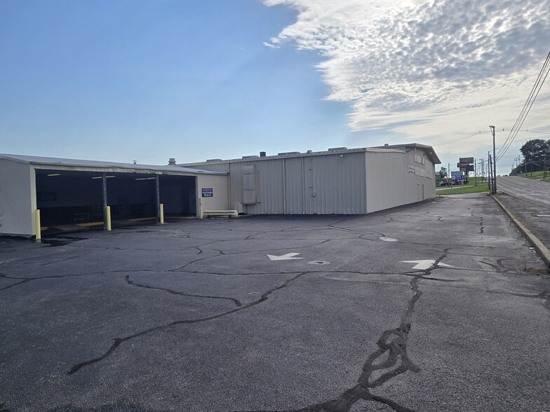 2800 Lynch Rd, Evansville, IN for lease - Building Photo - Image 1 of 2