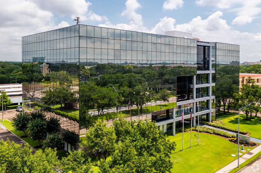 11000 Richmond Ave, Houston, TX à louer - Photo du bâtiment - Image 1 de 17