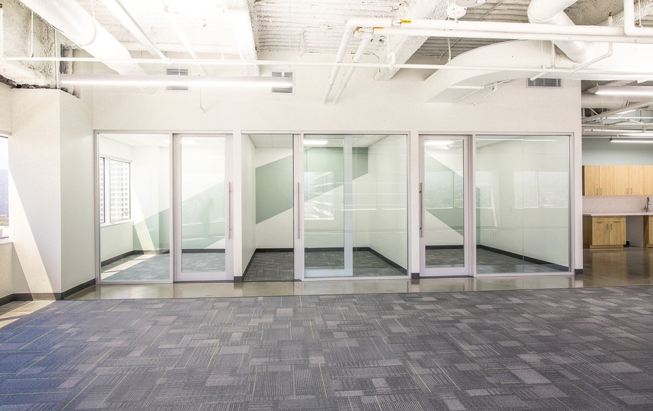 700 N Brand Blvd, Glendale, CA for lease - Lobby - Image 3 of 19