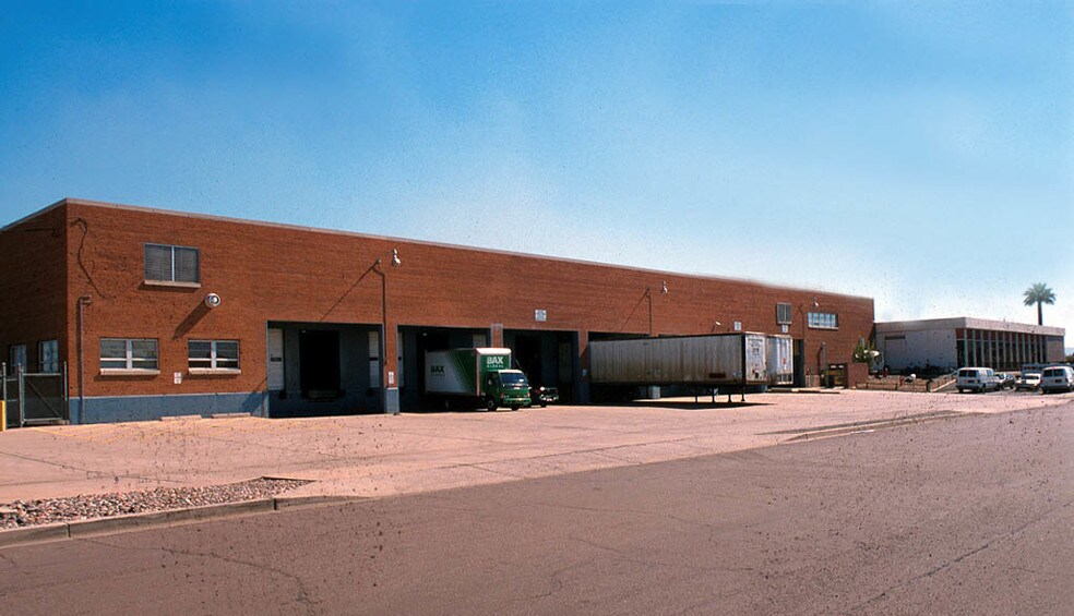 3750 W Indian School Rd, Phoenix, AZ à louer - Photo du bâtiment - Image 3 de 16