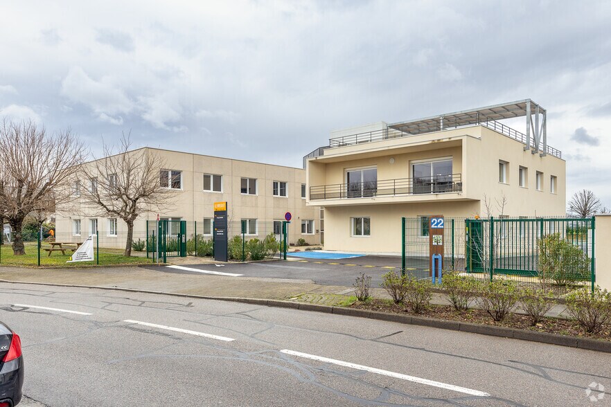 22 Rue Du 35Eme Regiment D'Aviation, Bron à vendre - Photo principale - Image 1 de 2