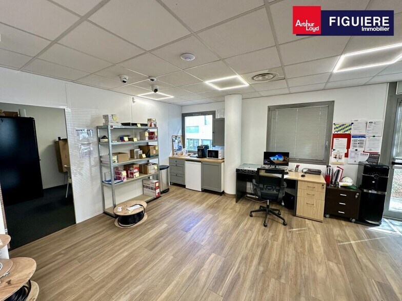 240 Rue Louis De Broglie, Aix-en-Provence for lease - Interior Photo - Image 2 of 20
