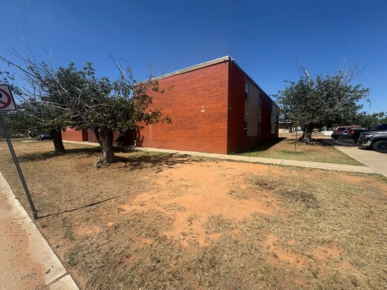 900 W 8th St, Odessa, TX à vendre - Photo du bâtiment - Image 3 de 6