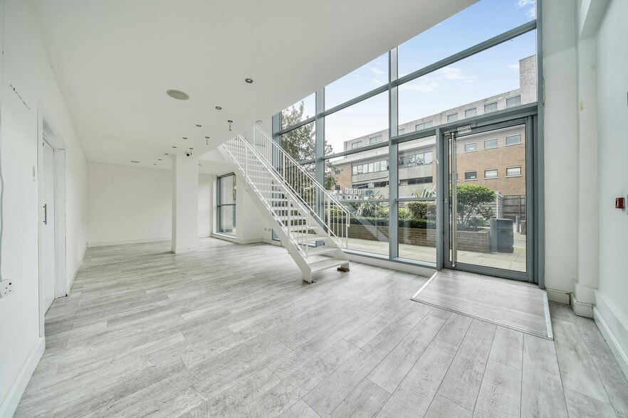 Exchange Rd, Watford for lease - Building Photo - Image 3 of 11