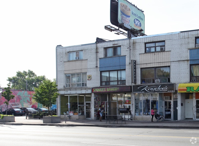 1539-1541 Eglinton Av W, Toronto, ON à vendre - Photo du bâtiment - Image 2 de 11