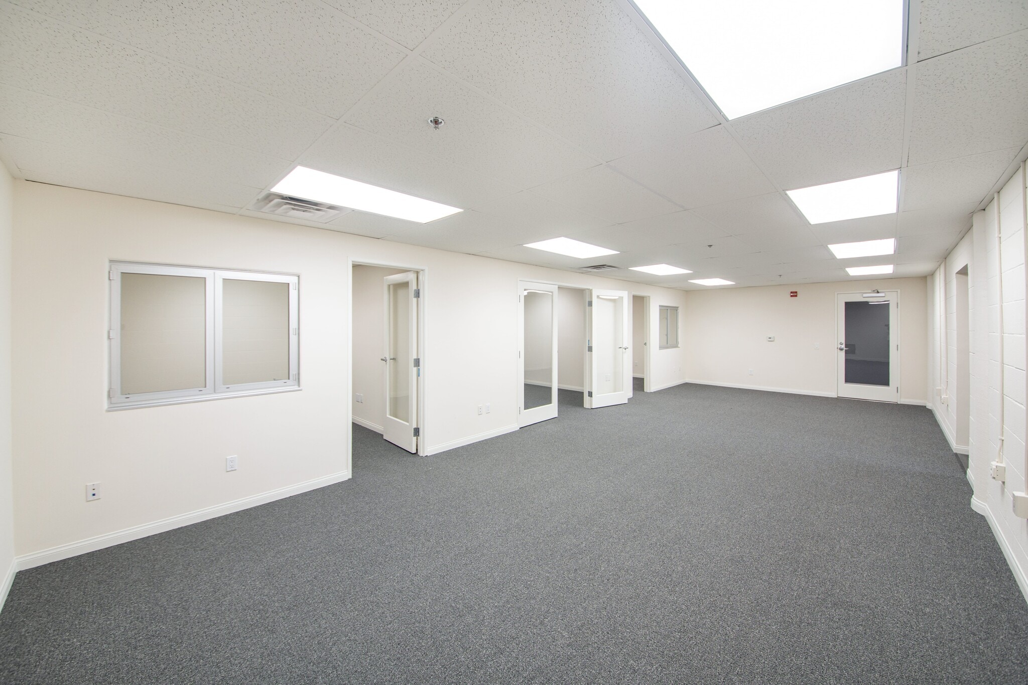 6711 Forest Lawn Dr, Los Angeles, CA for lease Interior Photo- Image 1 of 9