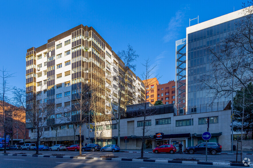 Multi-résidentiel dans Madrid, MAD à vendre - Photo du b timent - Image 2 de 2